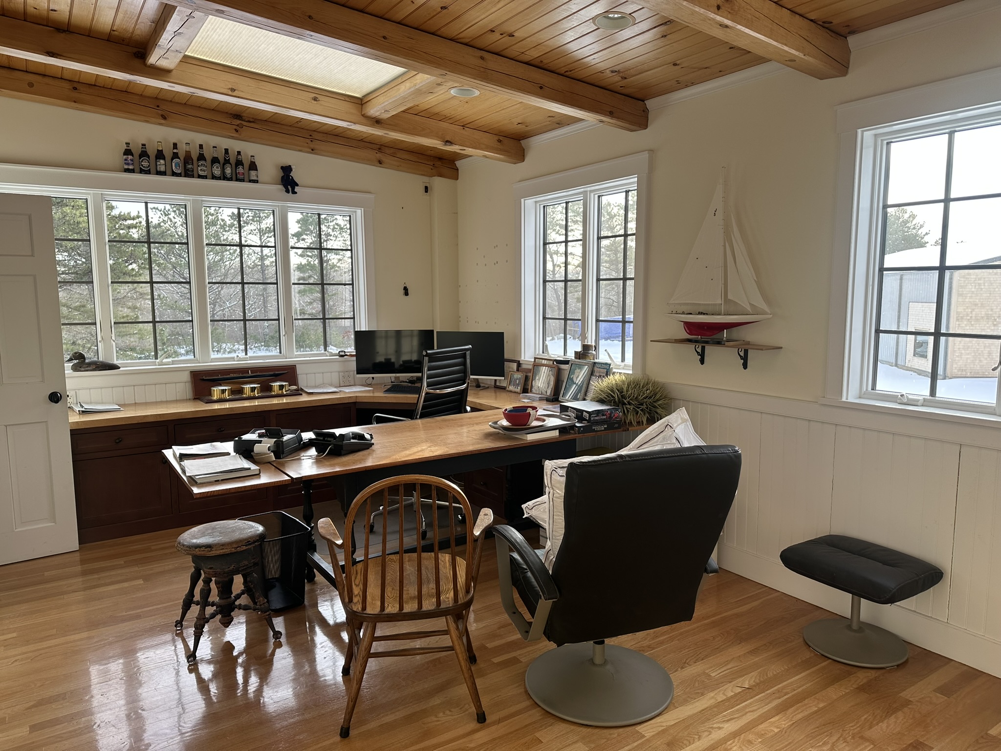 Upper floor office 2 - alternate view